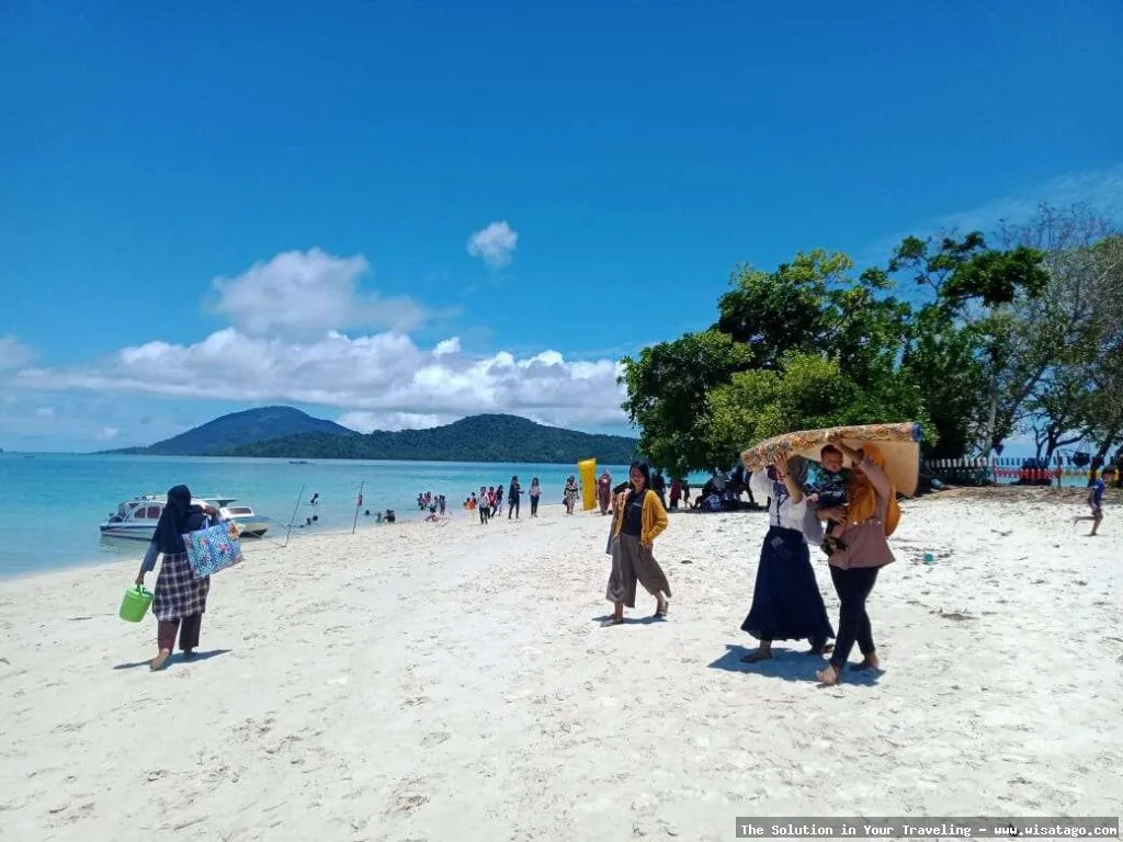 Wisata Pulau Temawan, pantai yang indah
