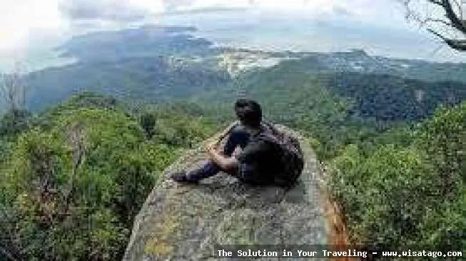 wisata Puncak Gunung Jantan yang indah