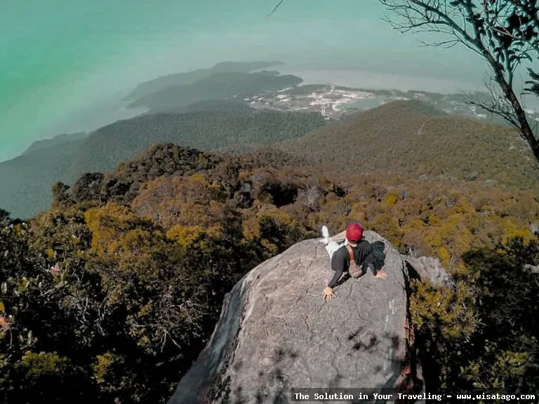wisata Puncak Gunung Jantan yang indah