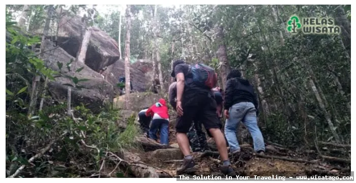 wisata Puncak Gunung Jantan yang indah