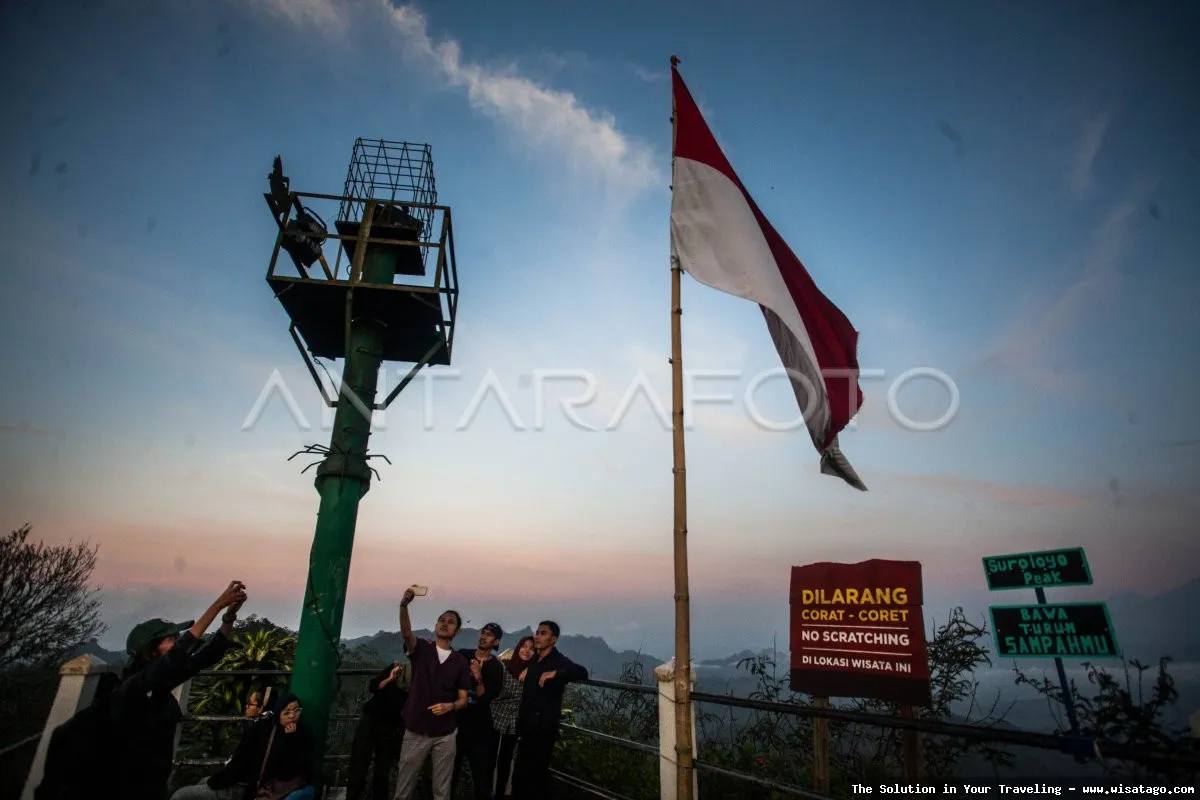 Wisata Puncak Suroloyo, pemandangan indah