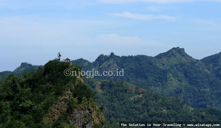 wisata Puncak Suroloyo, pemandangan memukau