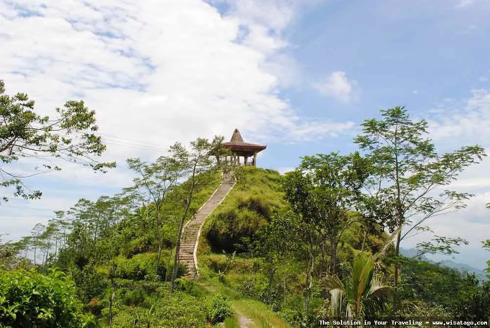 wisata Puncak Suroloyo, pemandangan menakjubkan