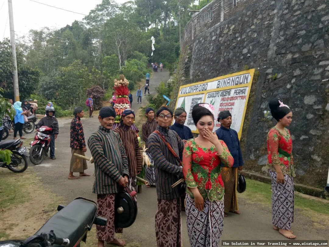 Wisata Puncak Suroloyo yang mempesona