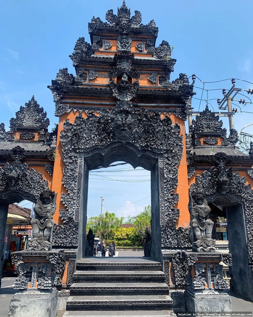 Wisata Pura Tanah Lot memesona.