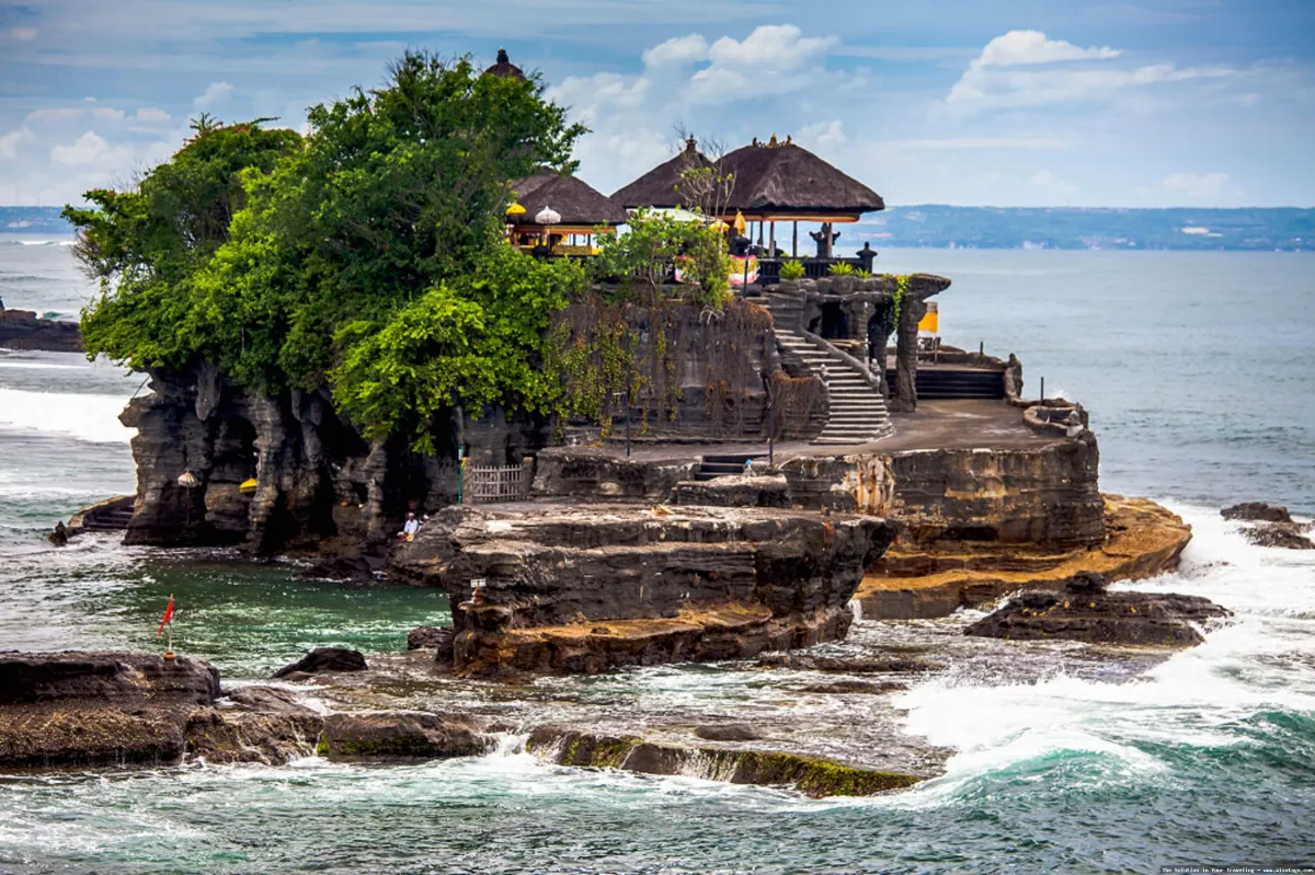 Wisata Pura Tanah Lot nan eksotis