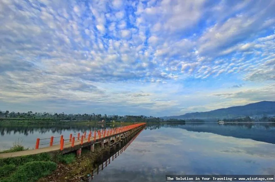 Wisata Situ Cileunca yang menawan.