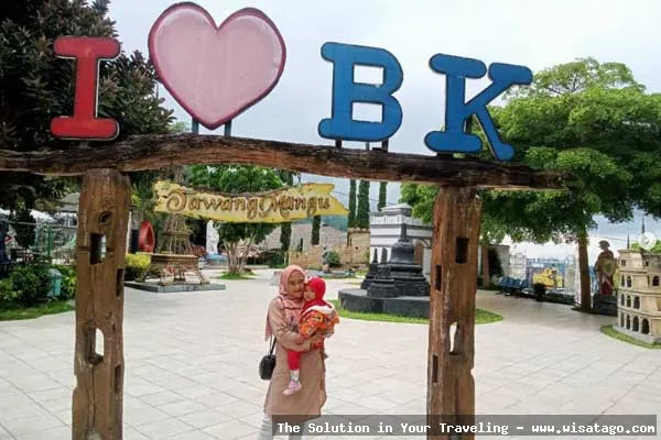 wisata Taman Balekambang yang asri