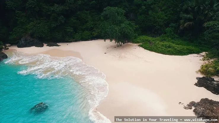 wisata Teluk Hijau: pantai memukau