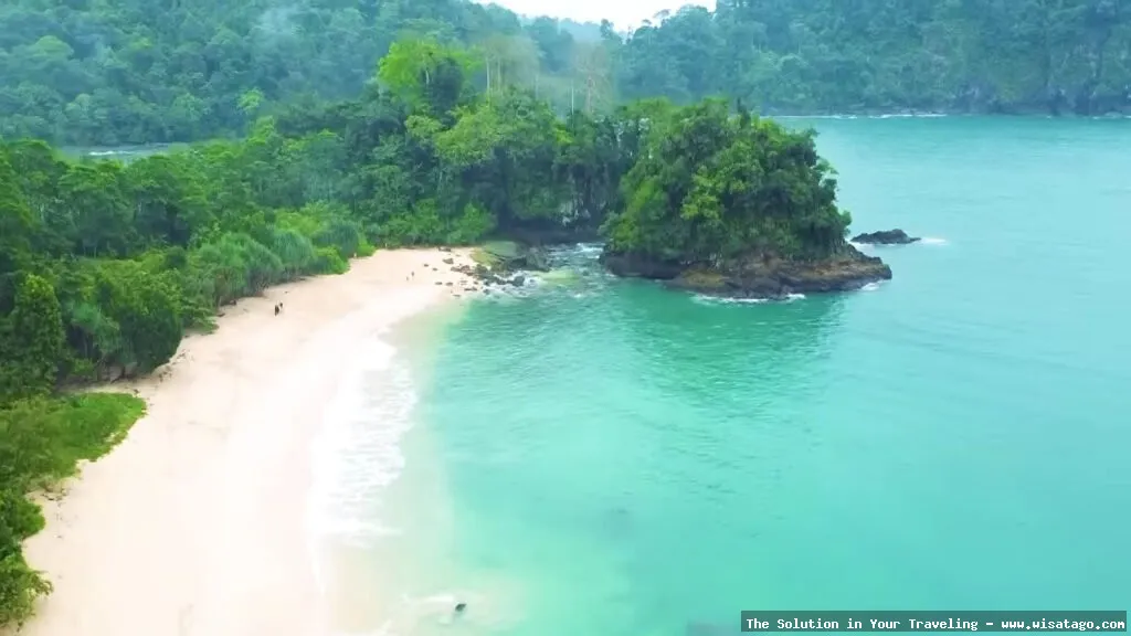 wisata Teluk Hijau: pantai memesona