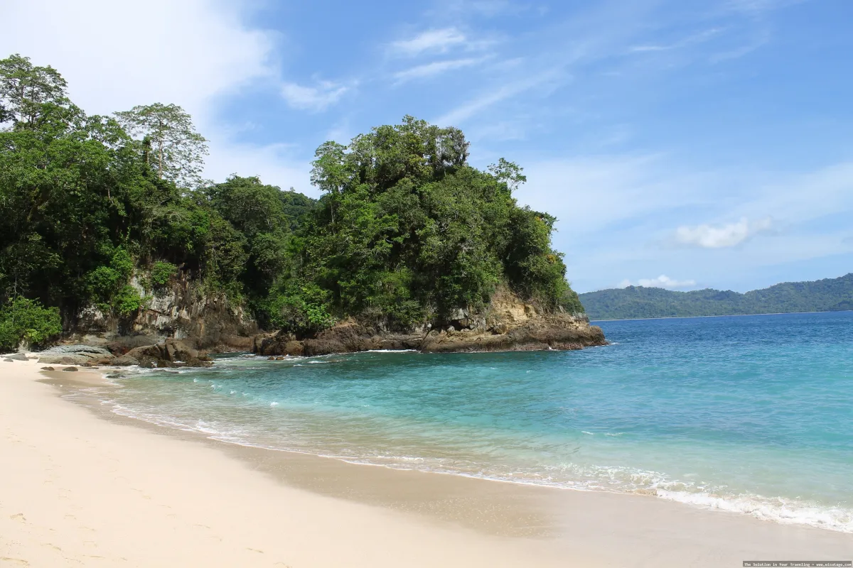 wisata Teluk Hijau, keindahan alami
