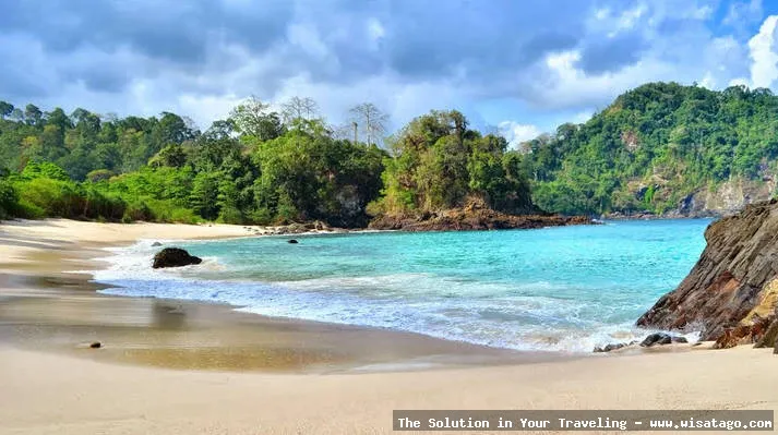 wisata Teluk Hijau: pantai memesona