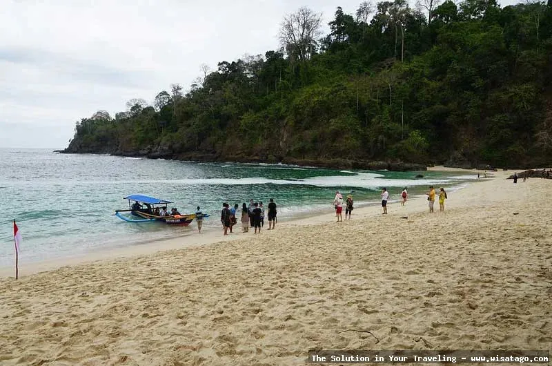 wisata Teluk Hijau, pantai menawan.