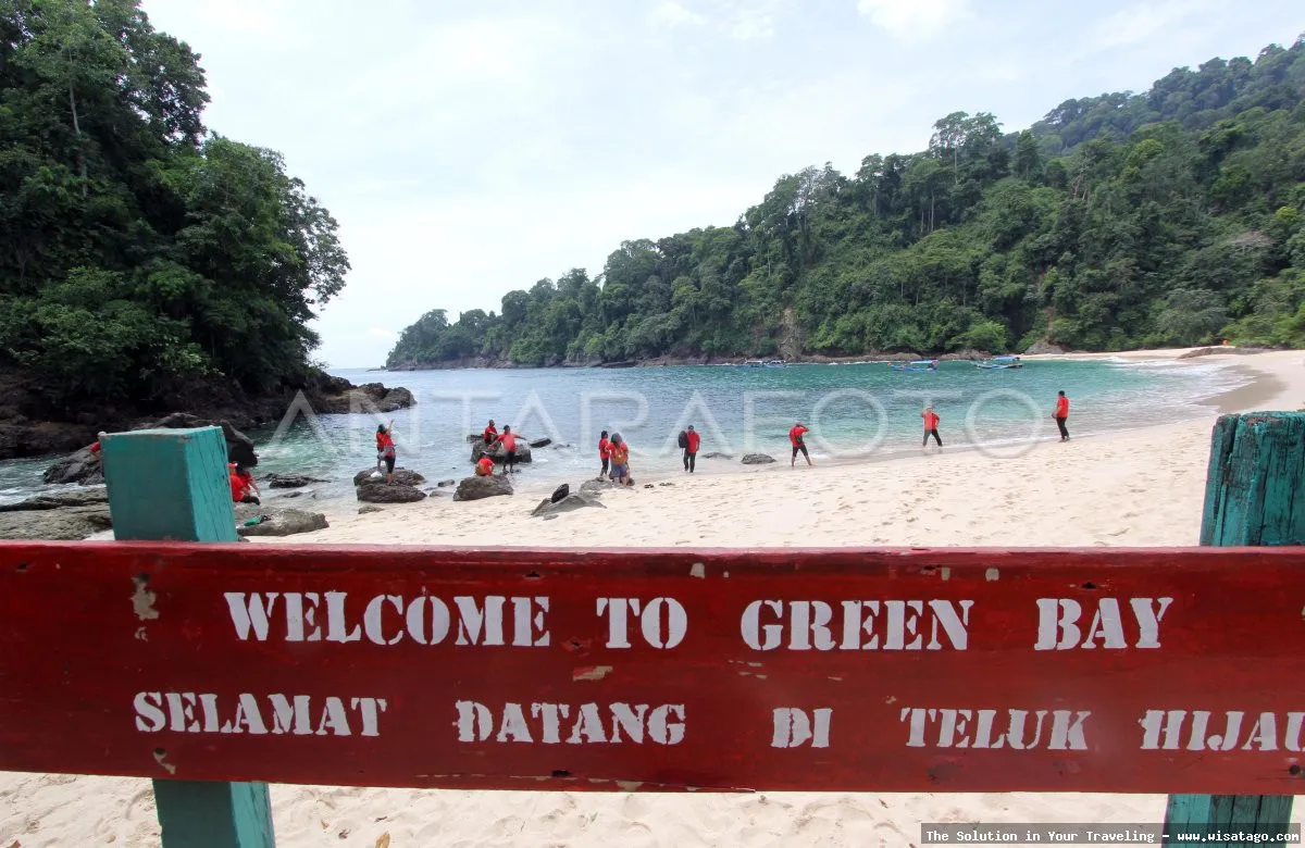 wisata Teluk Hijau, pantai mempesona