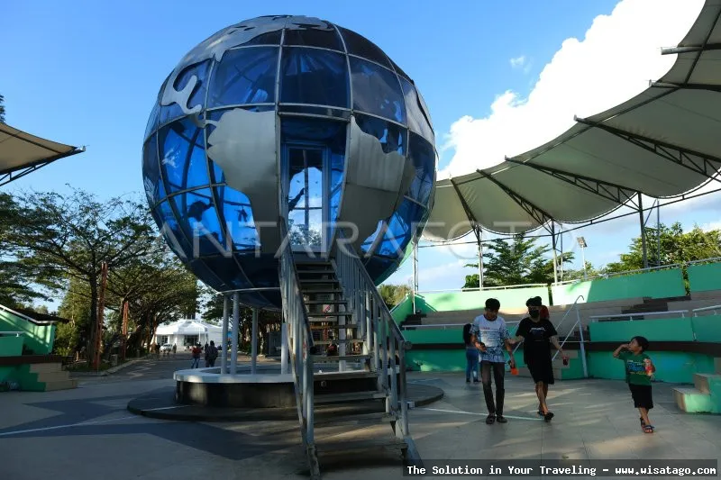 wisata Tugu Khatulistiwa: momen garis lintang