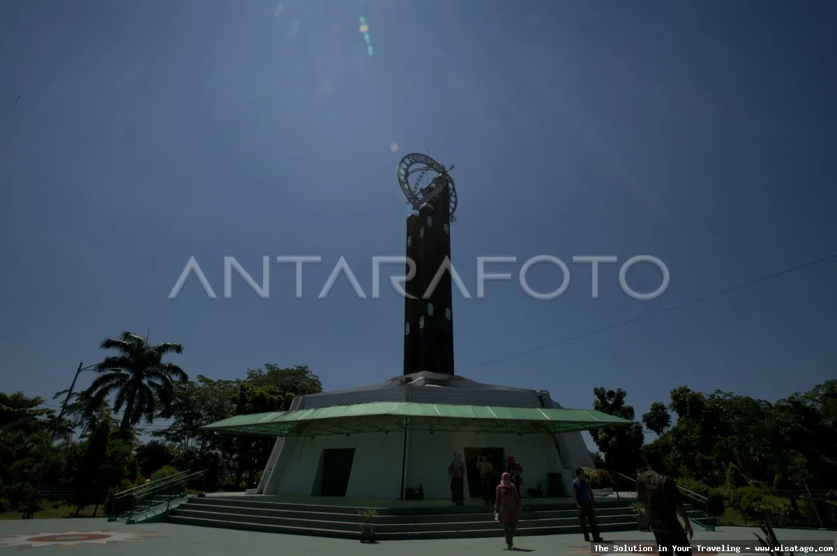 Wisata Tugu Khatulistiwa, garis lintang nol