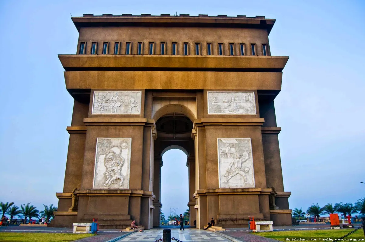 wisata Tugu Simpang Lima yang ikonik