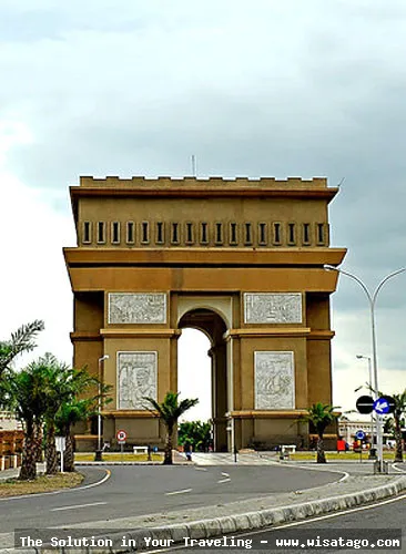 wisata Tugu Simpang Lima yang ikonis