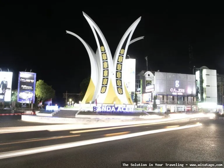 wisata Tugu Simpang Lima yang ikonis