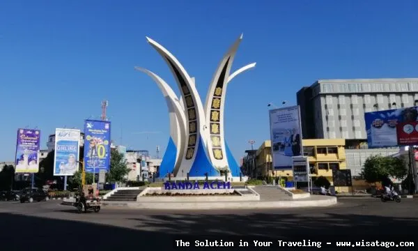 wisata Tugu Simpang Lima yang ikonik
