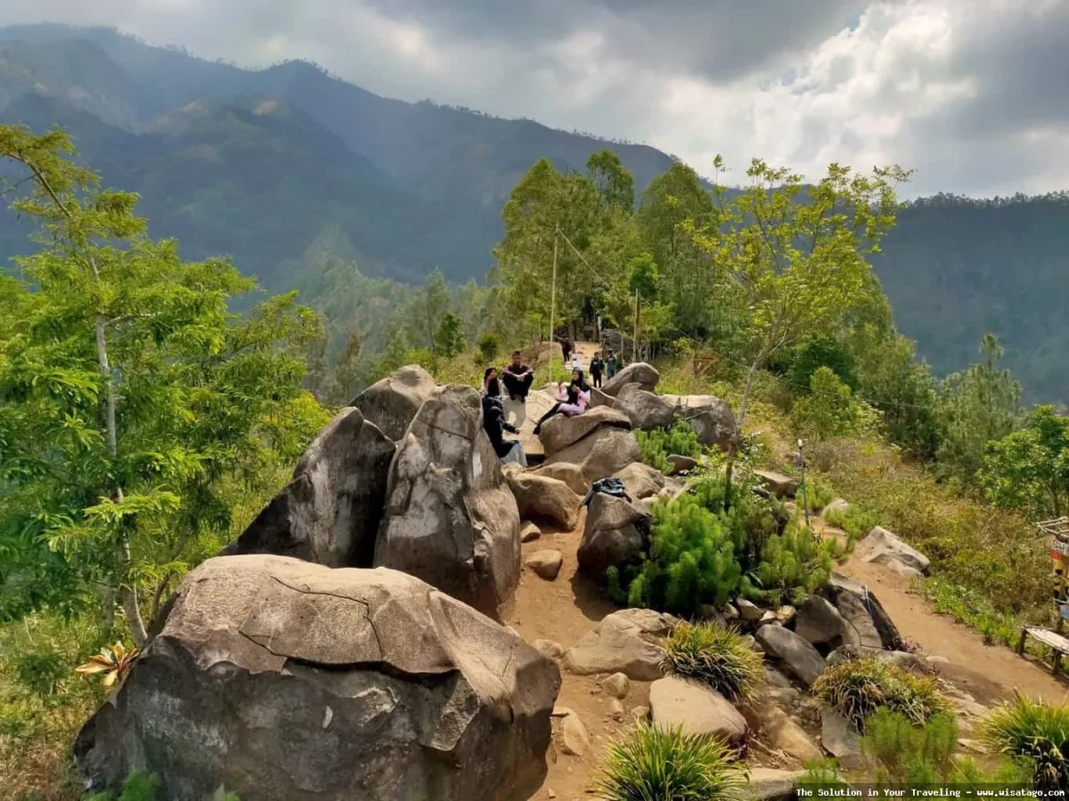 Wisata Watu Lawang, pemandangan alam.