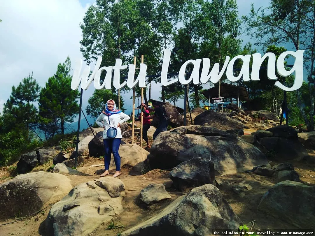 Wisata Watu Lawang, pemandangan memukau.